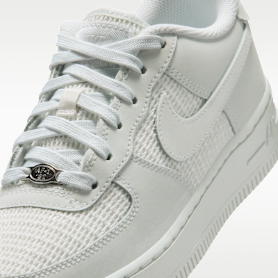 ナイキ エア フォース 1 （ジュニアシューズ） NIKE公式】ナイキ エア フォース 1 LV8 2 ジュニアシューズ.オンライン